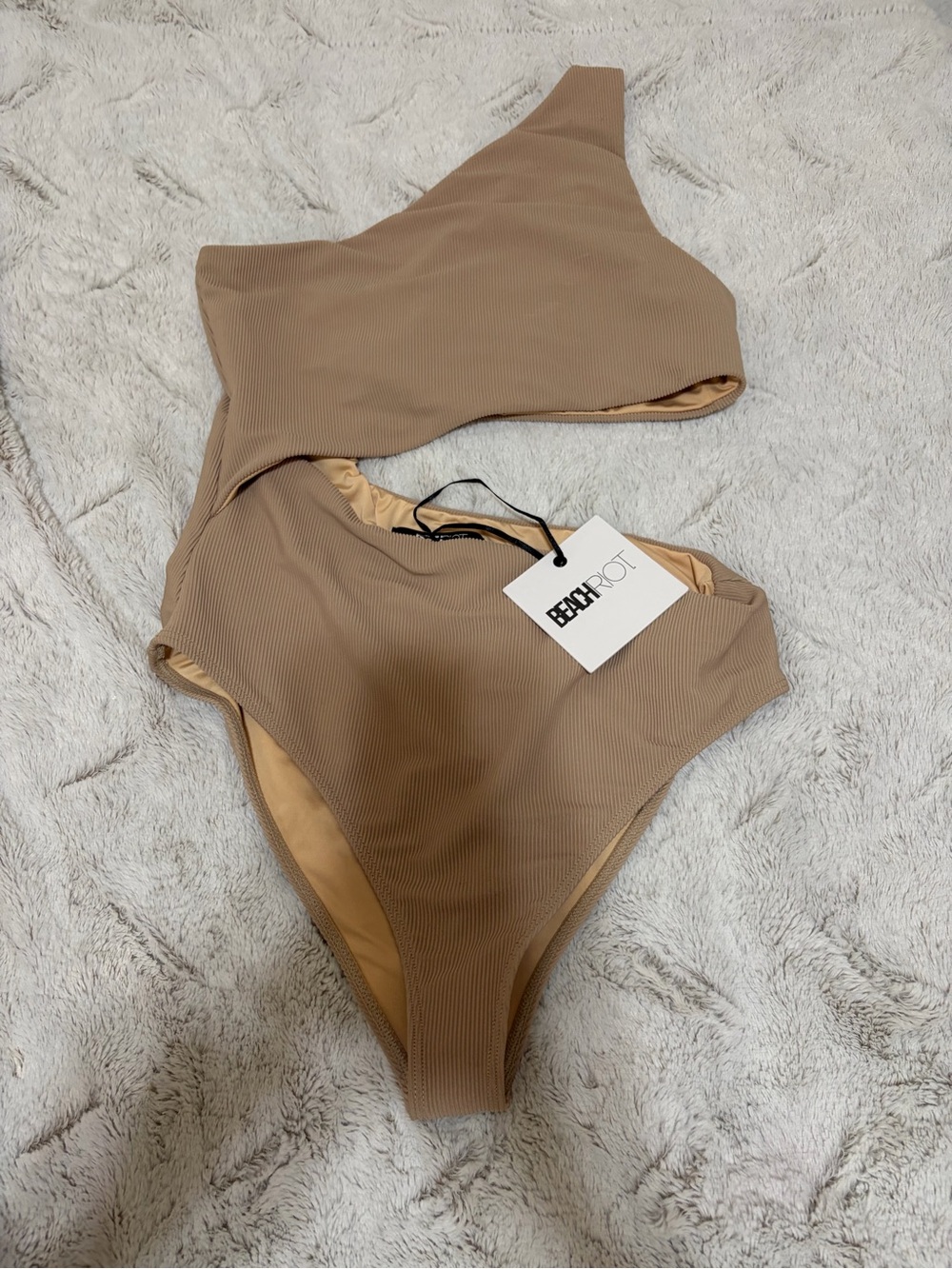 Beach Riot Celine Ribbed One-Piece Swimsuit - Picture 3 of 5